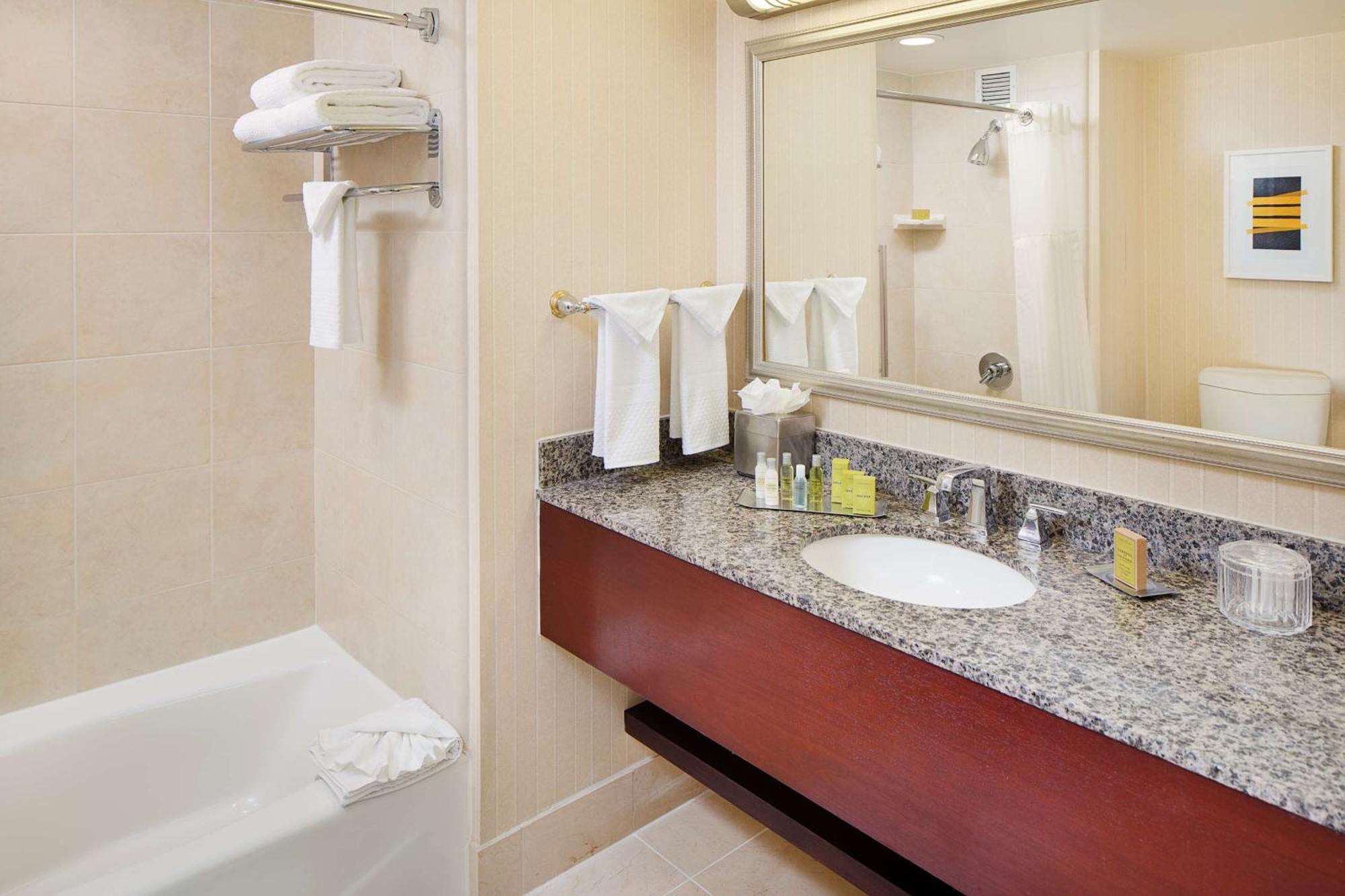 Doubletree By Hilton Los Angeles/Коммерс Экстерьер фото